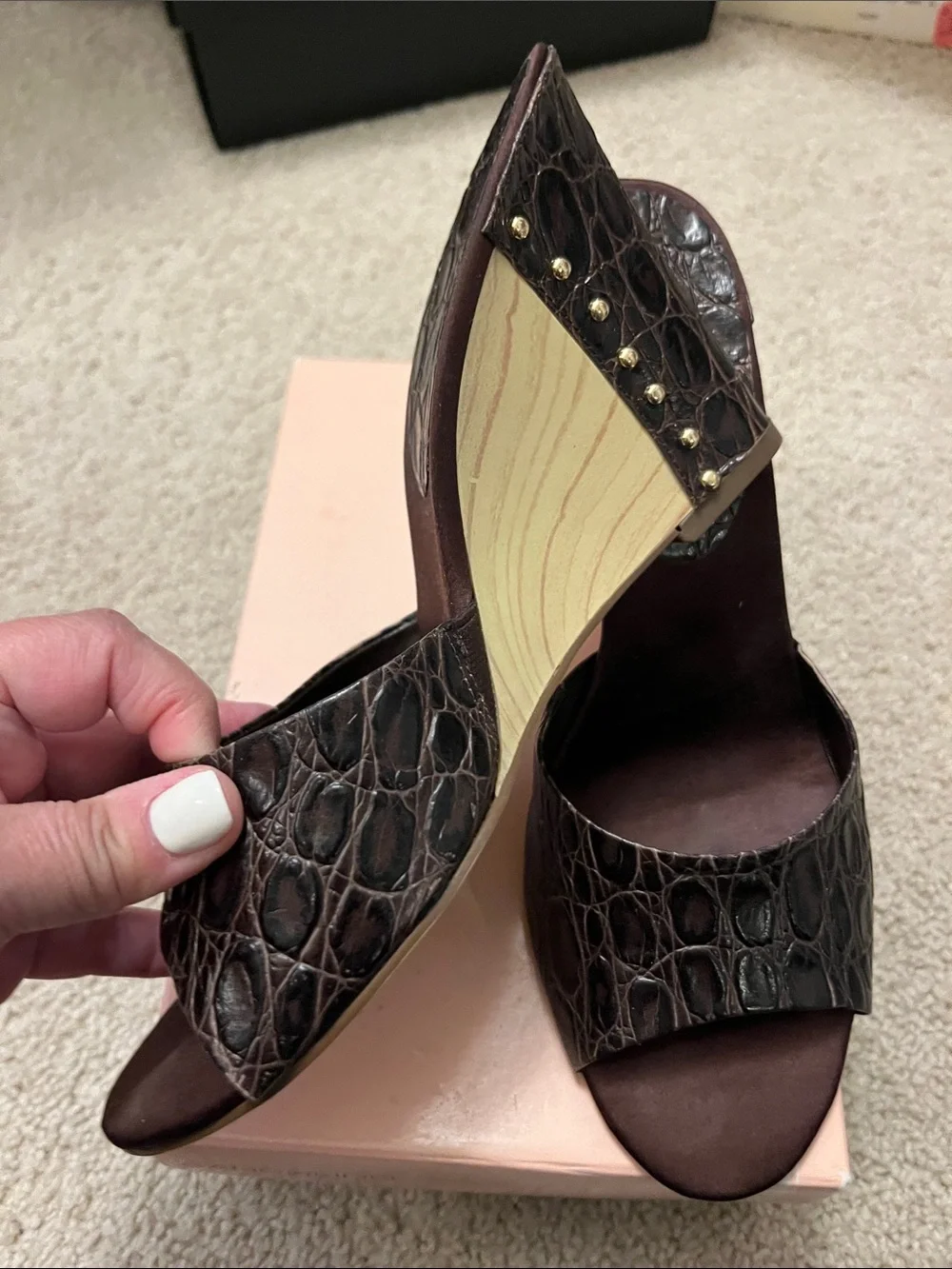 EUC Bandolino Brown Croc-Embossed Open-Toe Wedge Sandals